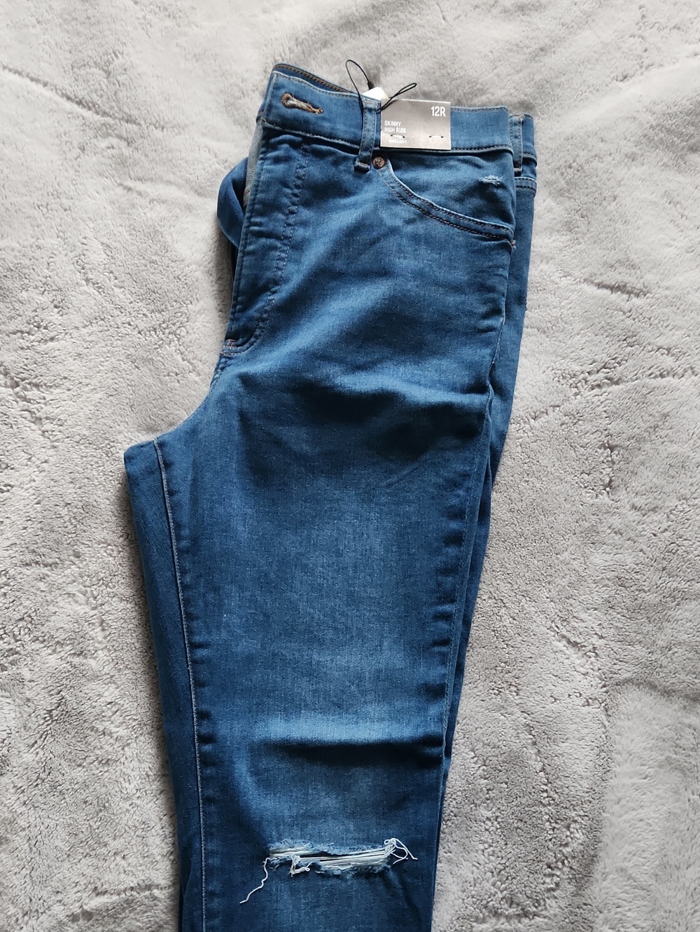 Express Men's Skinny Jeans in Medium Blue with Distressed Knee